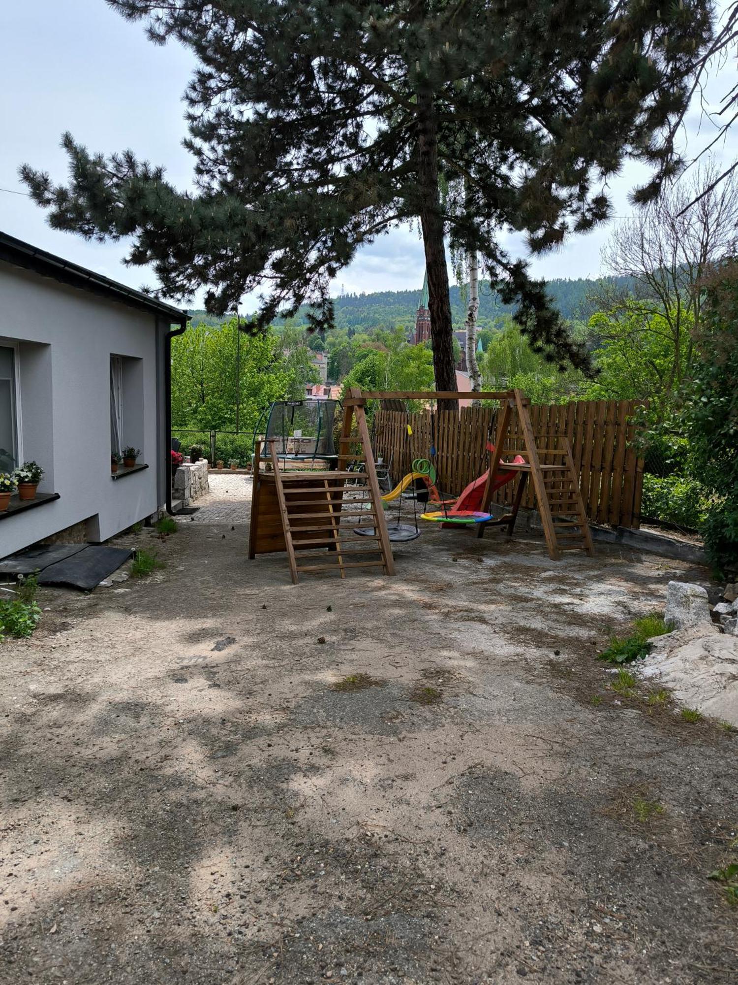 Dawna Mleczarnia Apartamenty Sosnowy โนวารูดา ภายนอก รูปภาพ