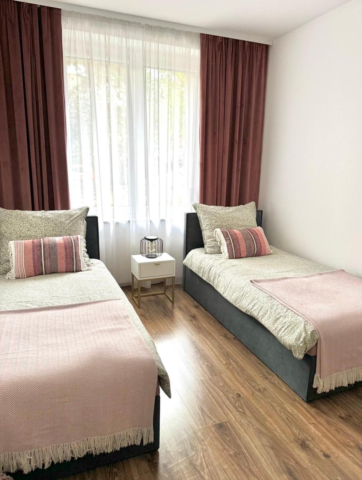 Dawna Mleczarnia Apartamenty Sosnowy โนวารูดา ภายนอก รูปภาพ