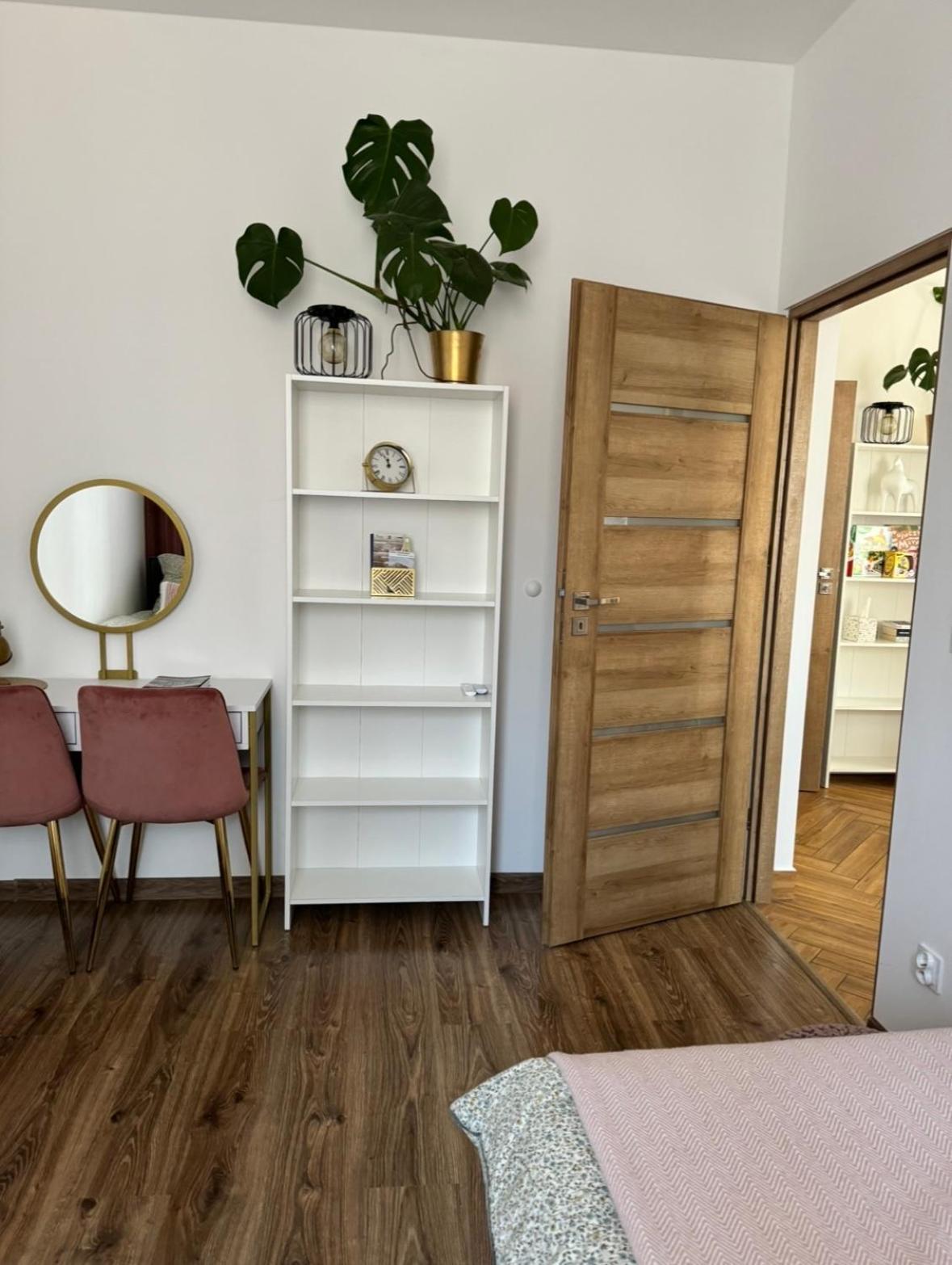 Dawna Mleczarnia Apartamenty Sosnowy โนวารูดา ภายนอก รูปภาพ